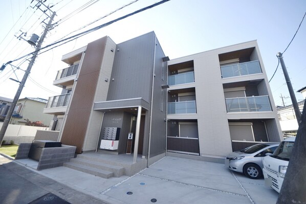 レーヴ・シェソワの物件外観写真